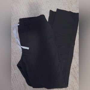 Women’s FIGS Black Straight Leg Pants